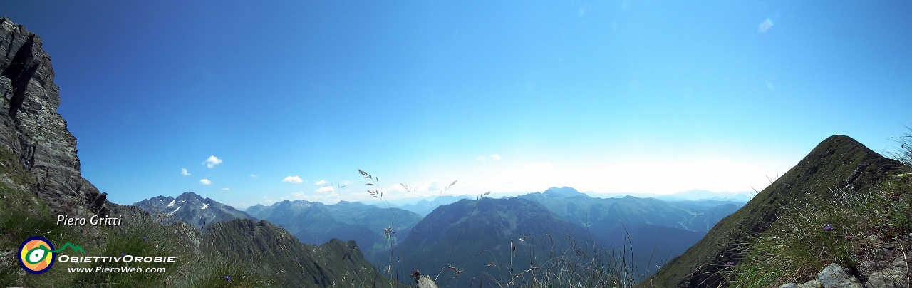 28.1 Panoramica verso la Valbondione e i giganti orobici.jpg